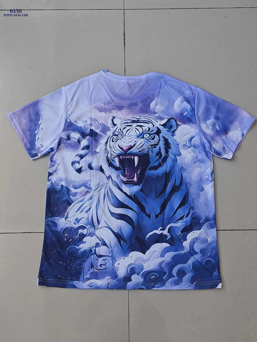 Bold Black & White Tiger Graphic T-Shirt - Soft Casual Summer Tee   OAXG 