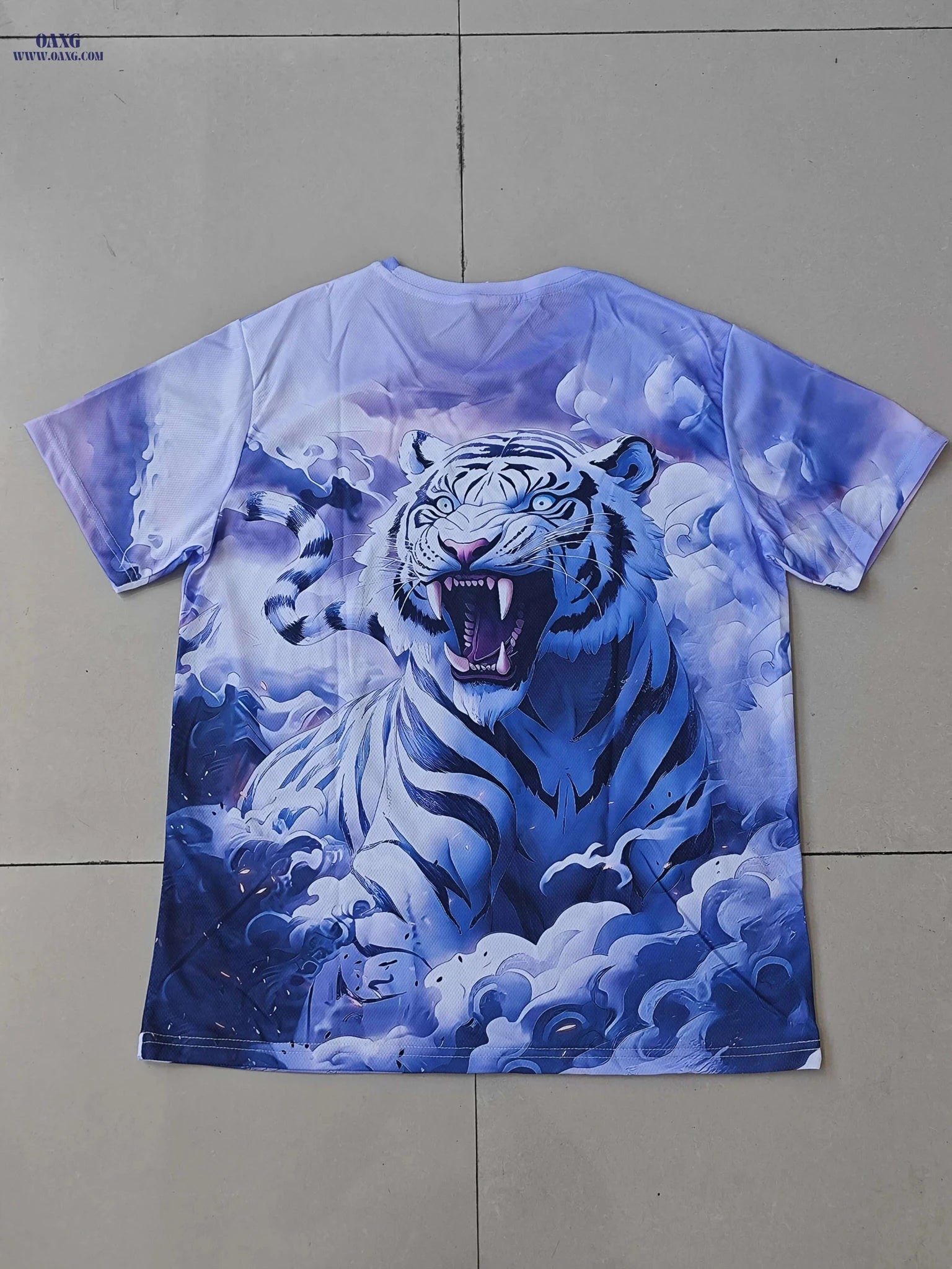 Bold Black & White Tiger Graphic T-Shirt - Soft Casual Summer Tee   OAXG 