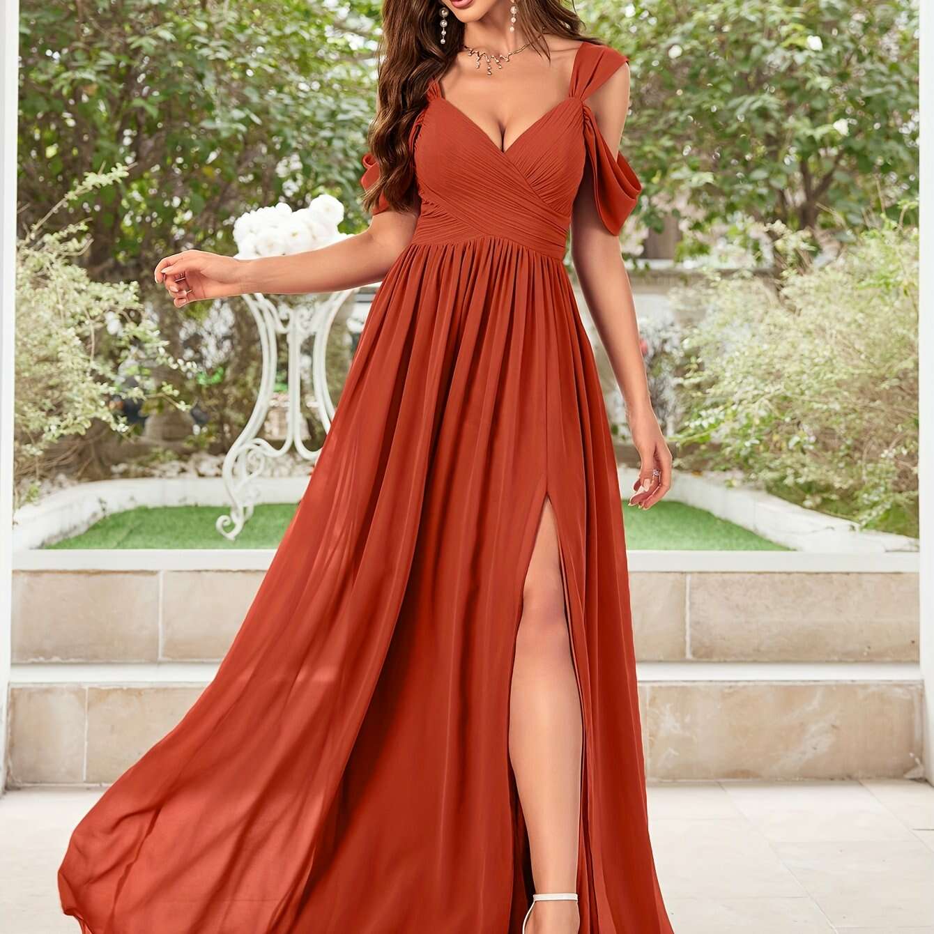 Elegant Emerald Green Chiffon Bridesmaid Dress - V-Neck, High Thigh Slit   OAXG 