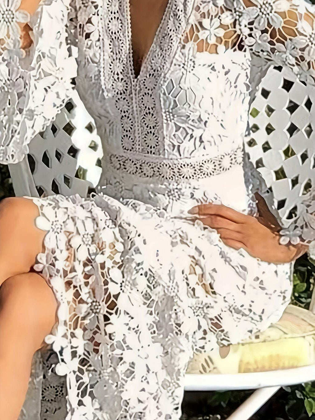 Elegant Guipure Lace V Neck Cocktail Dress - Long Sleeve Sheath   OAXG 