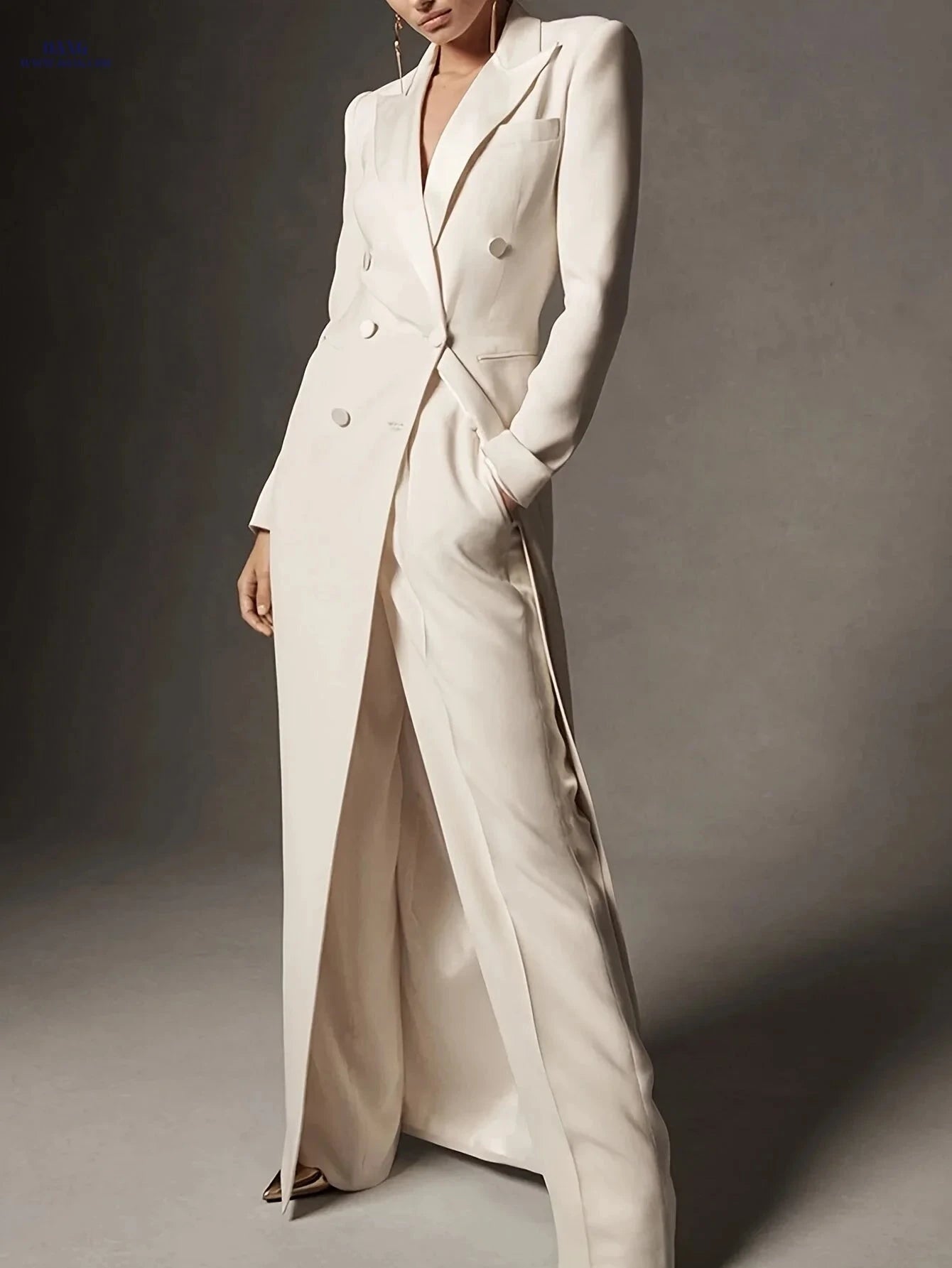 Elegant Long Urban Blazer - Classic Fit, Notched Lapel Style   OAXG Beige / S