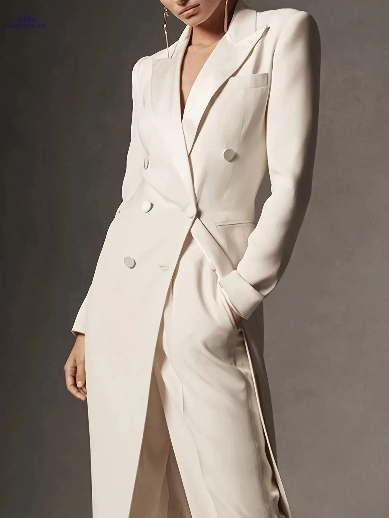 Elegant Long Urban Blazer - Classic Fit, Notched Lapel Style   OAXG Beige / S