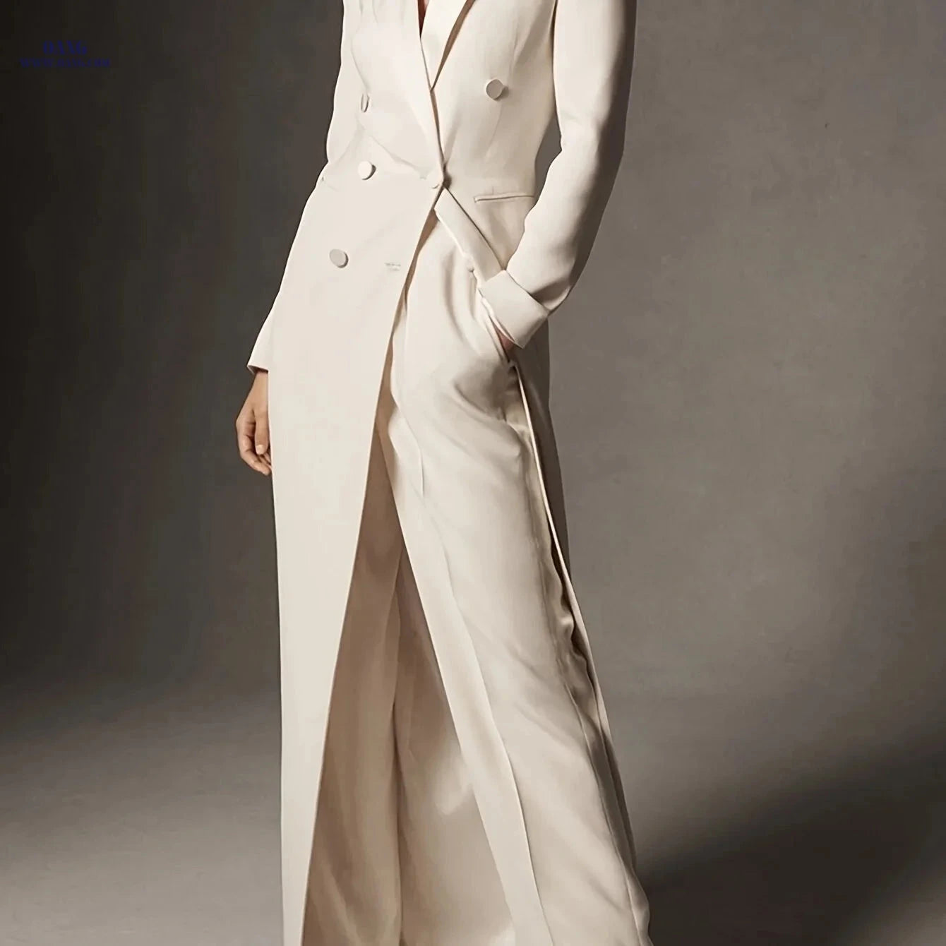 Elegant Long Urban Blazer - Classic Fit, Notched Lapel Style   OAXG Beige / S