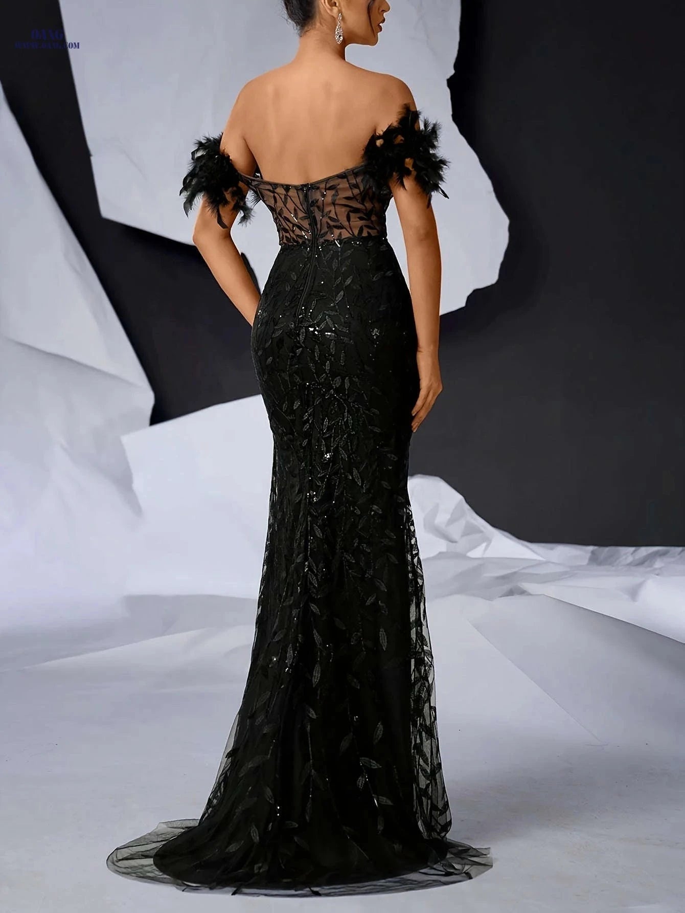 Elegant Off-Shoulder Dress for Women - High Slit and Fitted Waist   OAXG Claret / XS