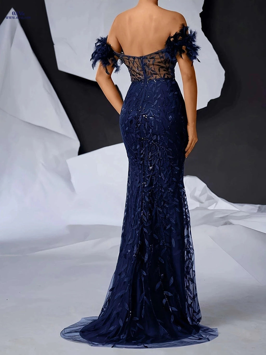 Elegant Off-Shoulder Dress for Women - High Slit and Fitted Waist   OAXG 