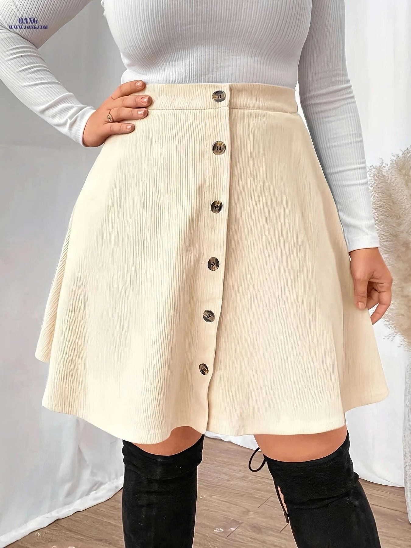 Elegant Polyester Buttoned Skirt for Women - Versatile Wardrobe Essential   OAXG 