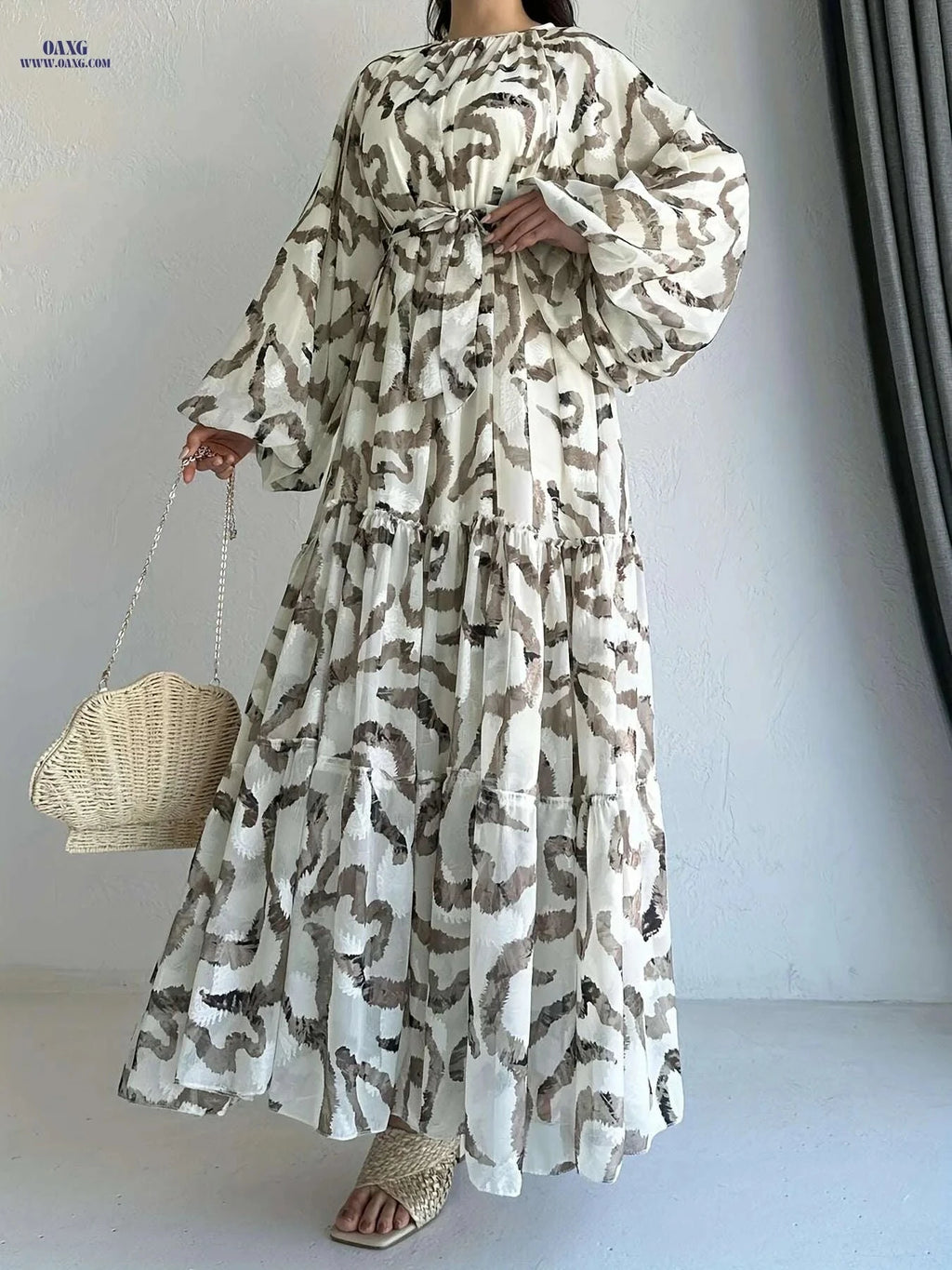 Elegant Striped Crew Neck Abaya Dress - Maxi Length for Modest Fashion   OAXG 