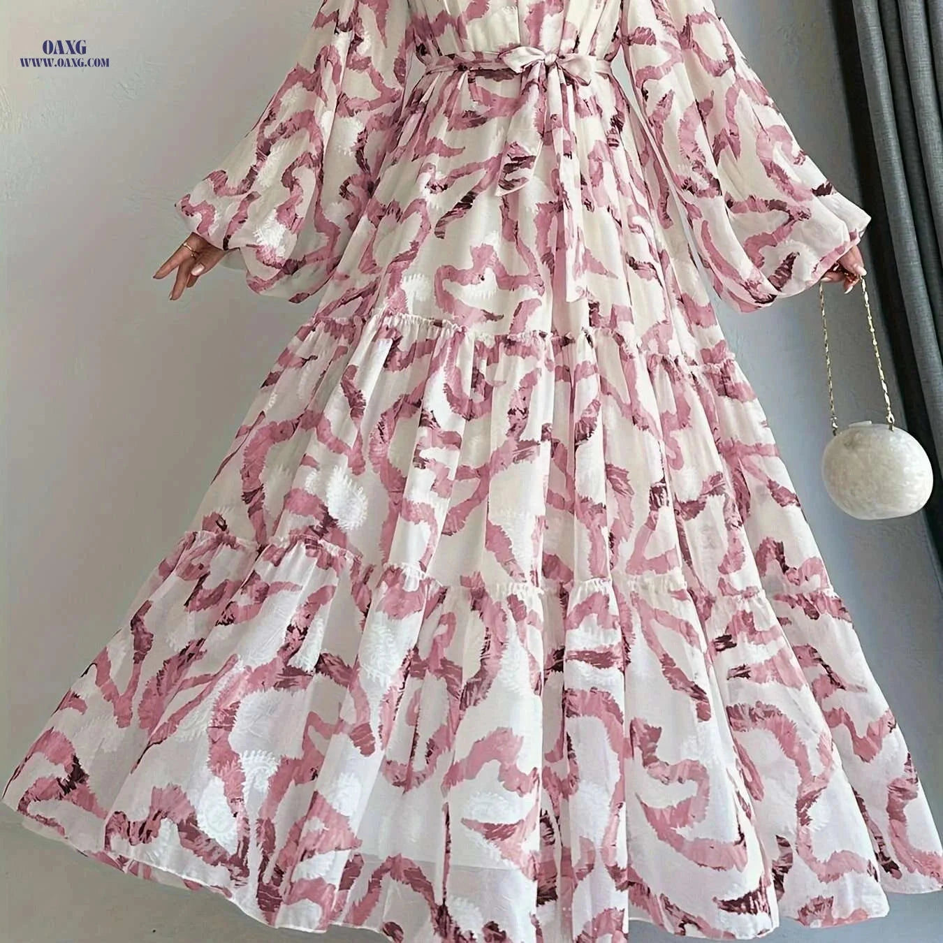 Elegant Striped Crew Neck Abaya Dress - Maxi Length for Modest Fashion   OAXG Pink Color / S