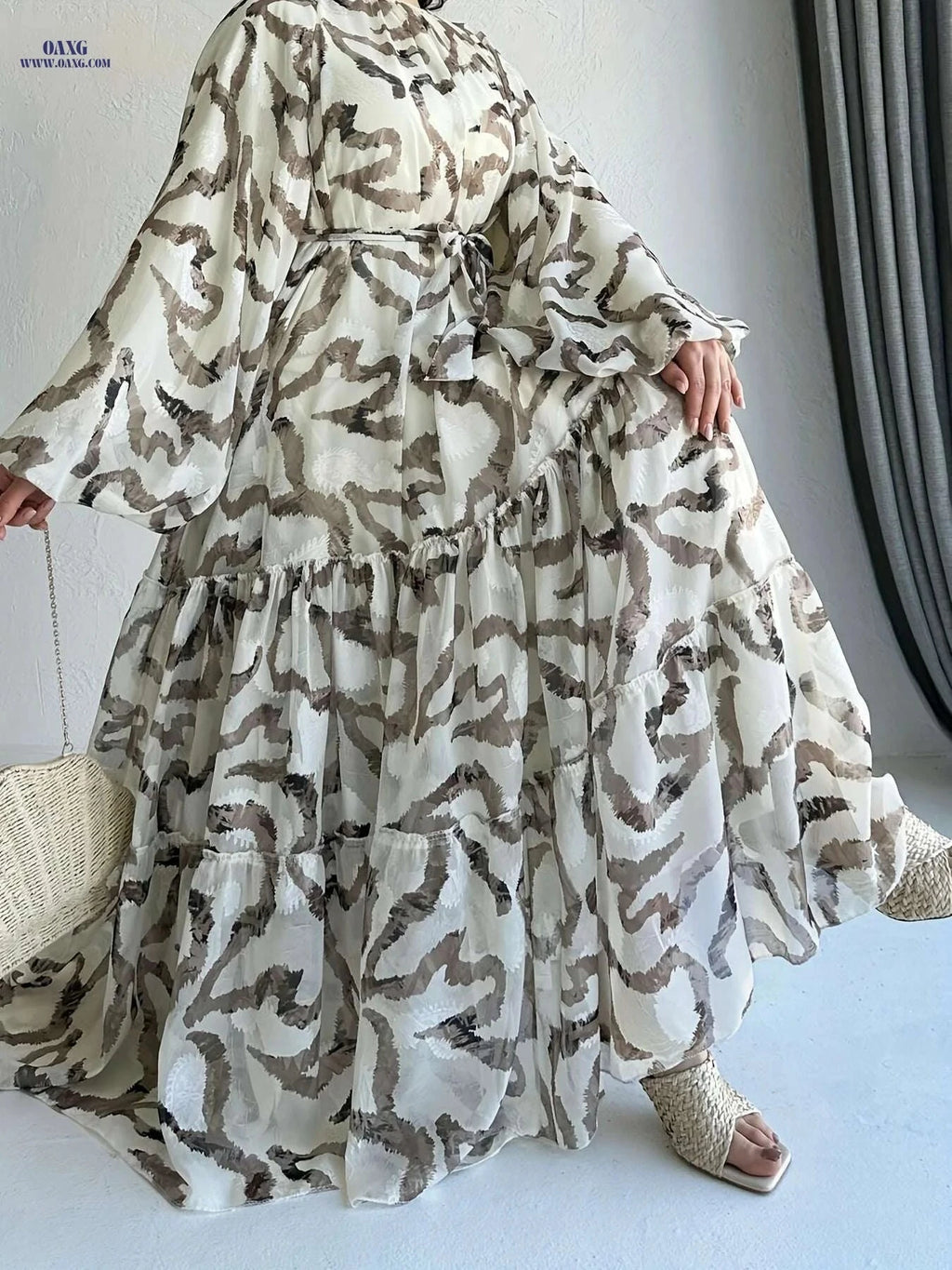 Elegant Striped Crew Neck Abaya Dress - Maxi Length for Modest Fashion   OAXG Pink Color / S