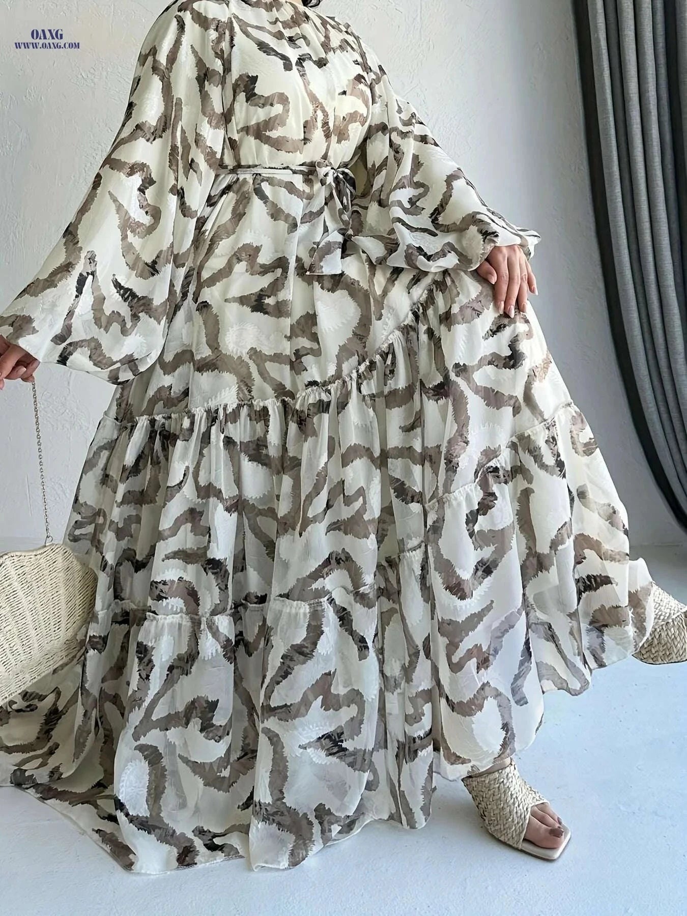 Elegant Striped Crew Neck Abaya Dress - Maxi Length for Modest Fashion   OAXG Pink Color / S
