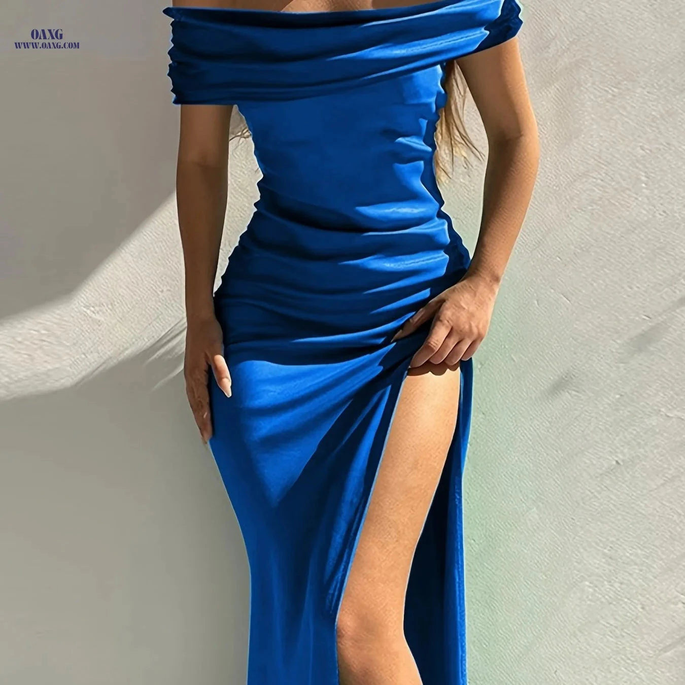 Elegant Women's Bodycon Midi Dress - Solid Color, One-Shoulder Style   OAXG 