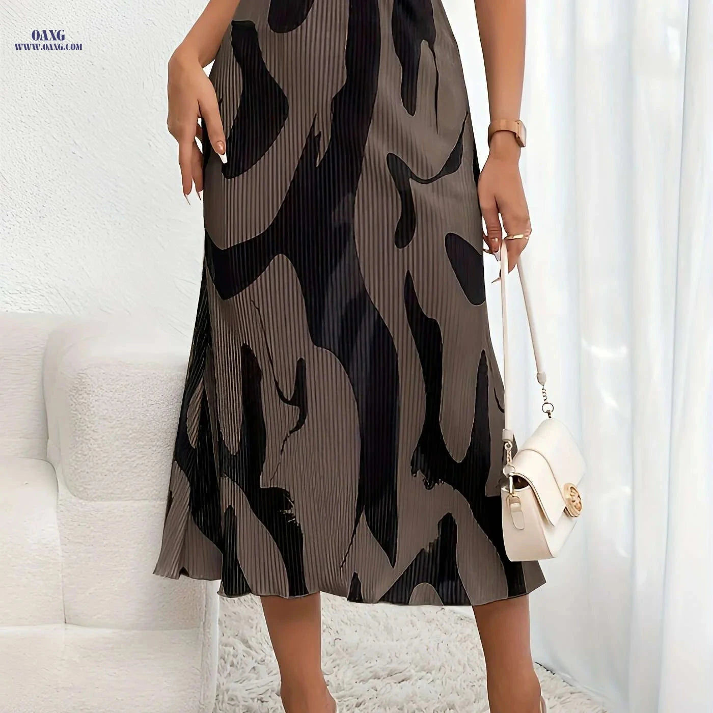 Elegant Women's High-Waisted Maxi Skirt - Black & White Stripes   OAXG 