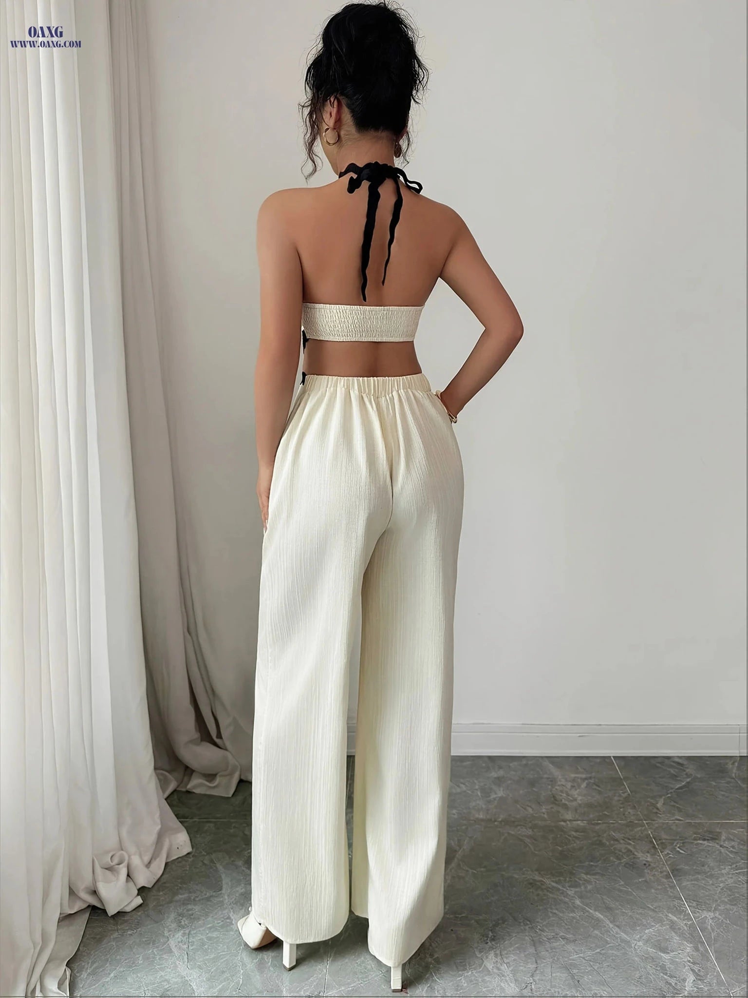 Elegant Women's Lace Textured Jumpsuit - Halter Neck Fashion Outfit   OAXG 