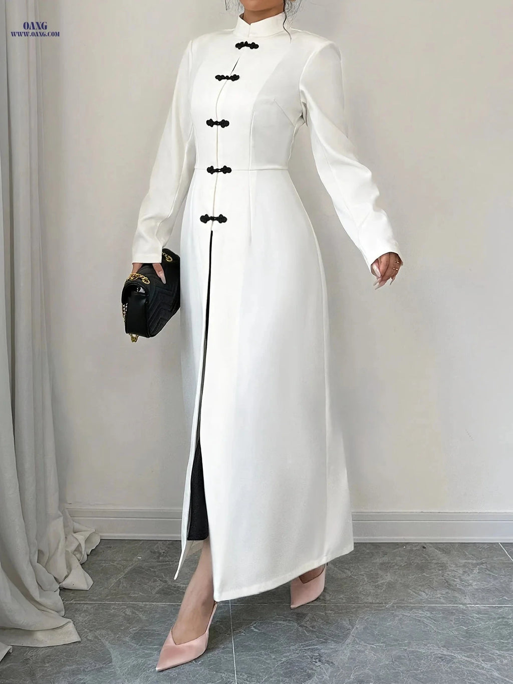 Elegant Women's Long Coat - Stand Collar & Contrasting Buttons   OAXG 