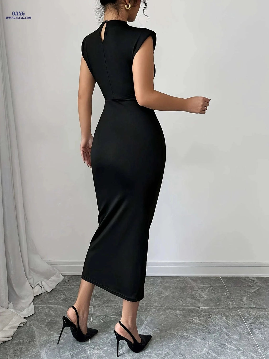 Elegant Women's Long Dress - 3D Floral Metal Decoration, Round Neck   OAXG Black / S