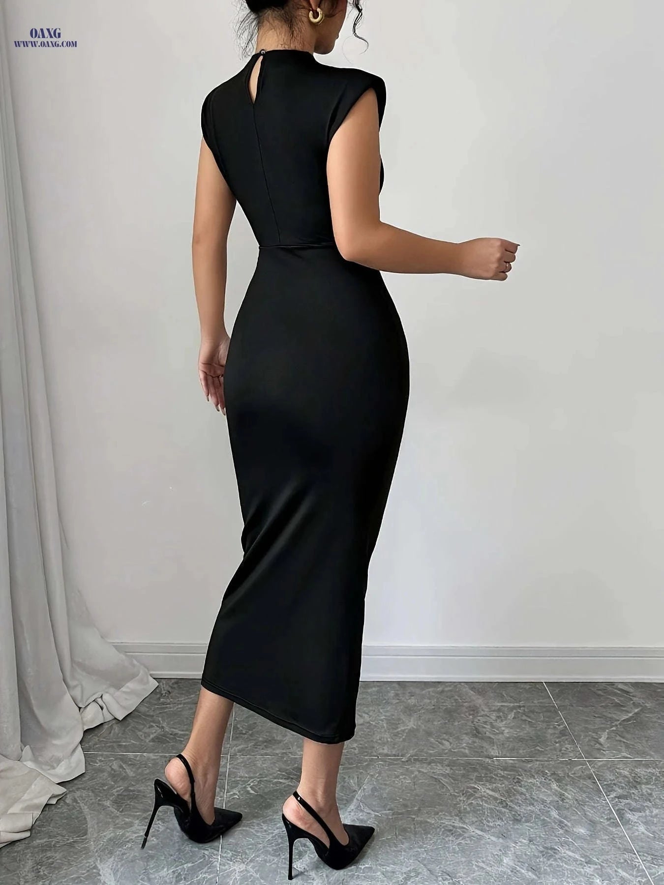 Elegant Women's Long Dress - 3D Floral Metal Decoration, Round Neck   OAXG Black / S
