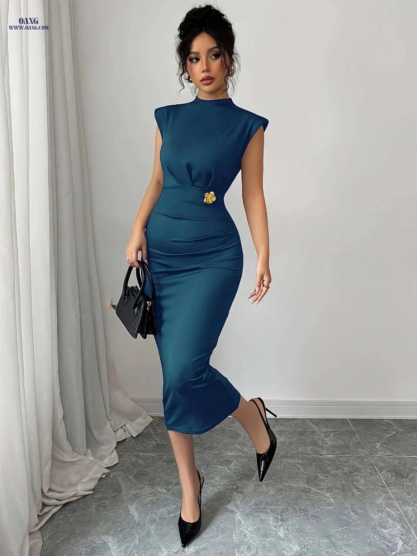 Elegant Women's Long Dress - 3D Floral Metal Decoration, Round Neck   OAXG 