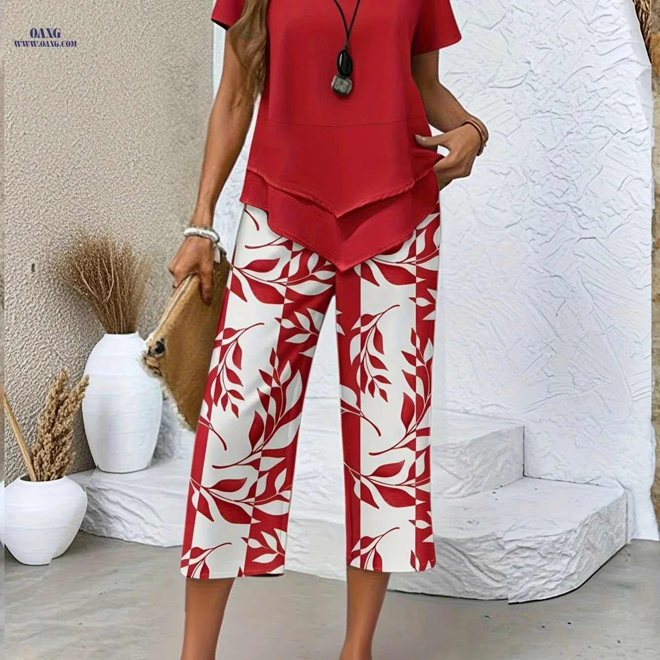 Elegant Women's Short-Sleeved Top + Botanical Print Shorts Set   OAXG 