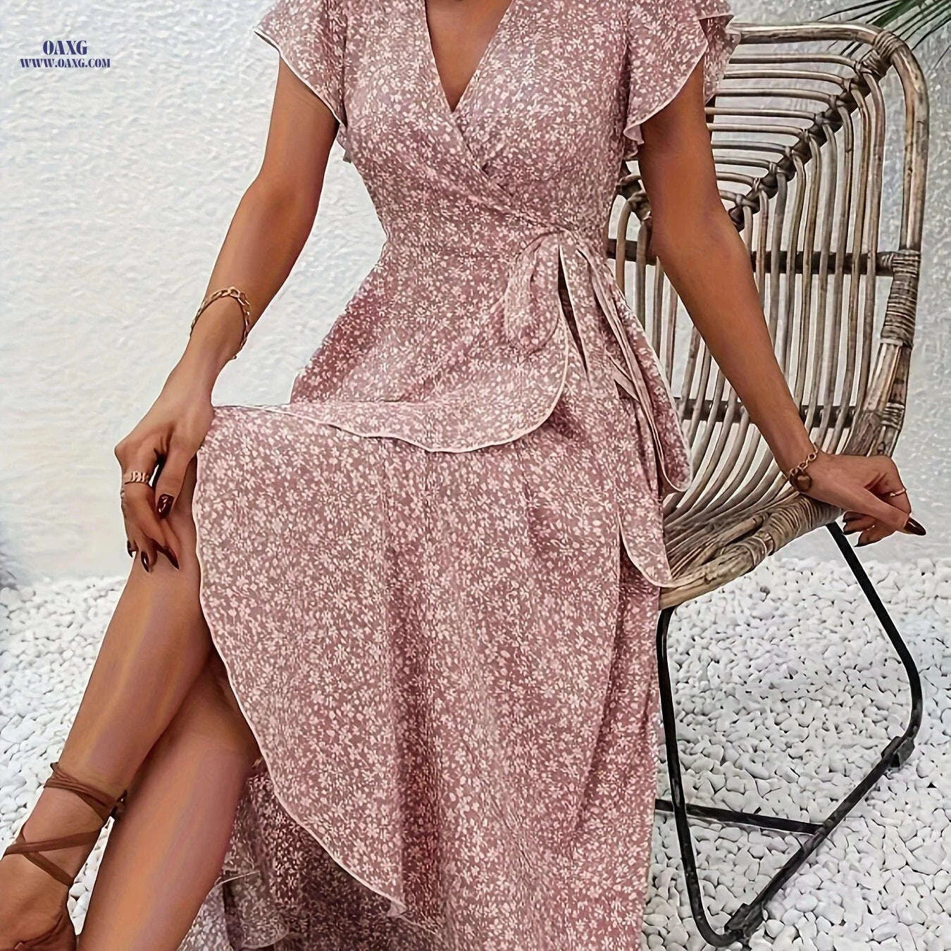 Elegant Women's V-Neck Short-Sleeve Dress - Floral Design for Spring   OAXG 