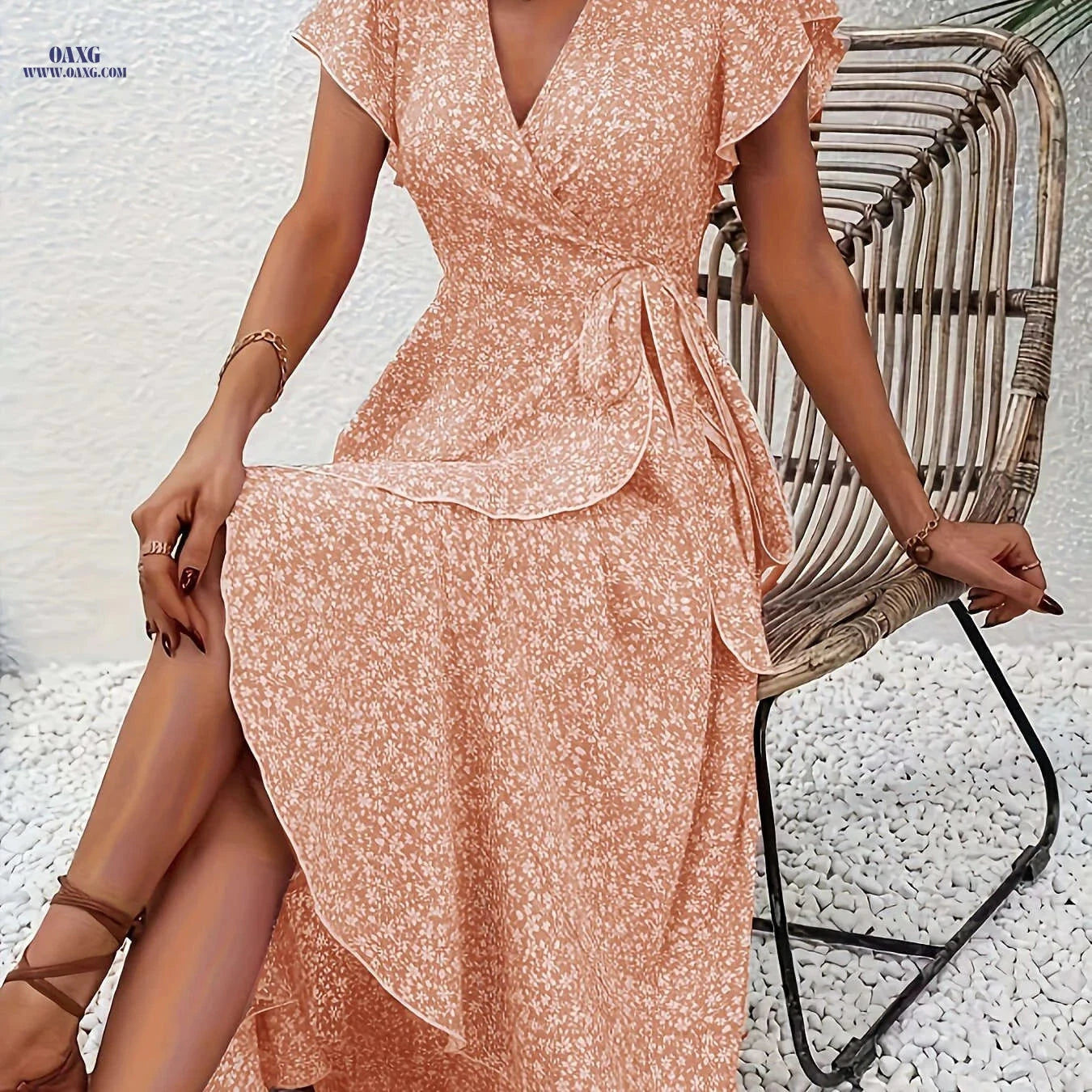 Elegant Women's V-Neck Short-Sleeve Dress - Floral Design for Spring   OAXG 