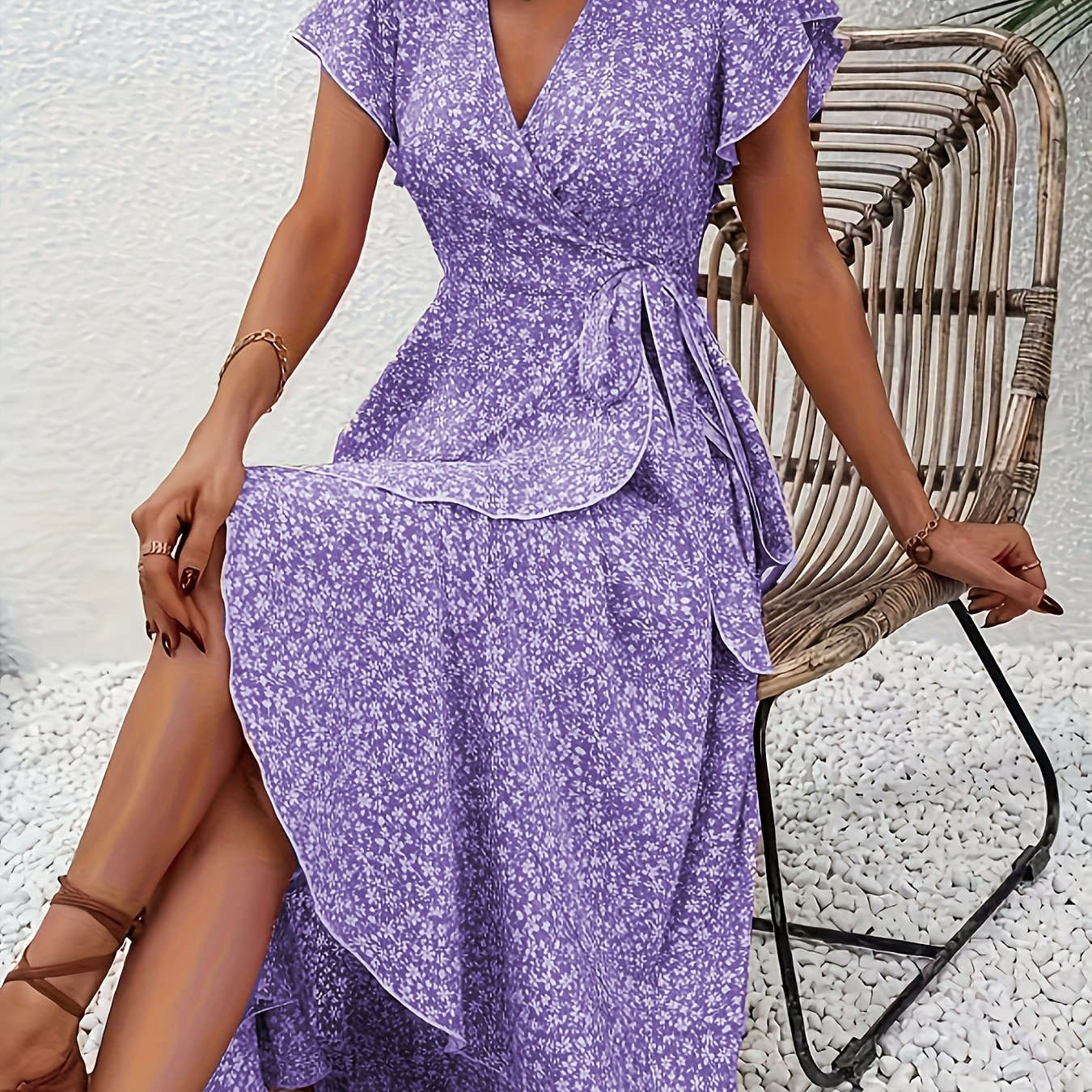 Elegant Women's V-Neck Short-Sleeve Dress - Floral Design for Spring   OAXG 