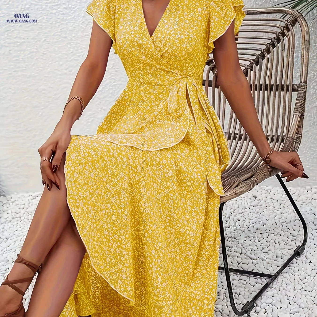 Elegant Women's V-Neck Short-Sleeve Dress - Floral Design for Spring   OAXG 
