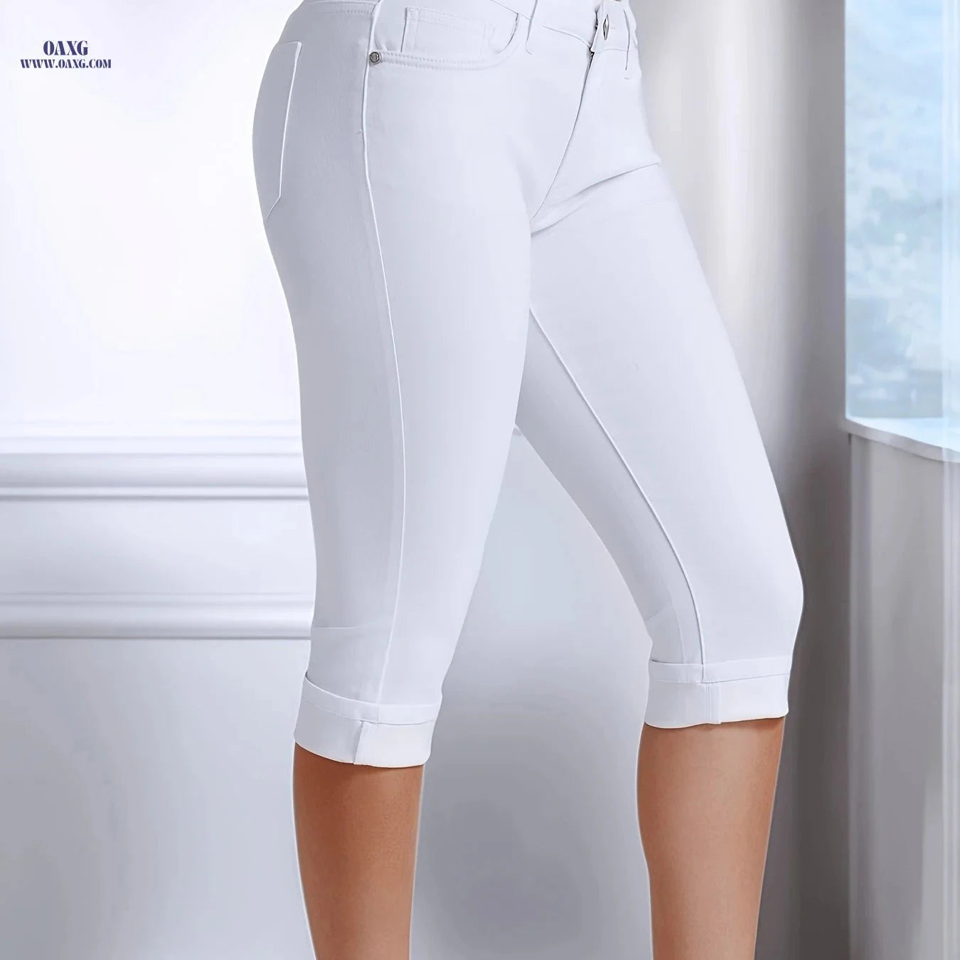 Elegant Women's White Cuffed Bermuda Shorts - Summer Fashion Essential   OAXG 
