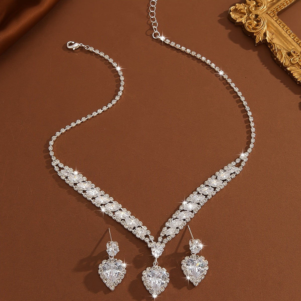 Ensemble de Bijoux Élégants - Boucles d'Oreilles et Collier Plaqué Argent   OAXG Silvery