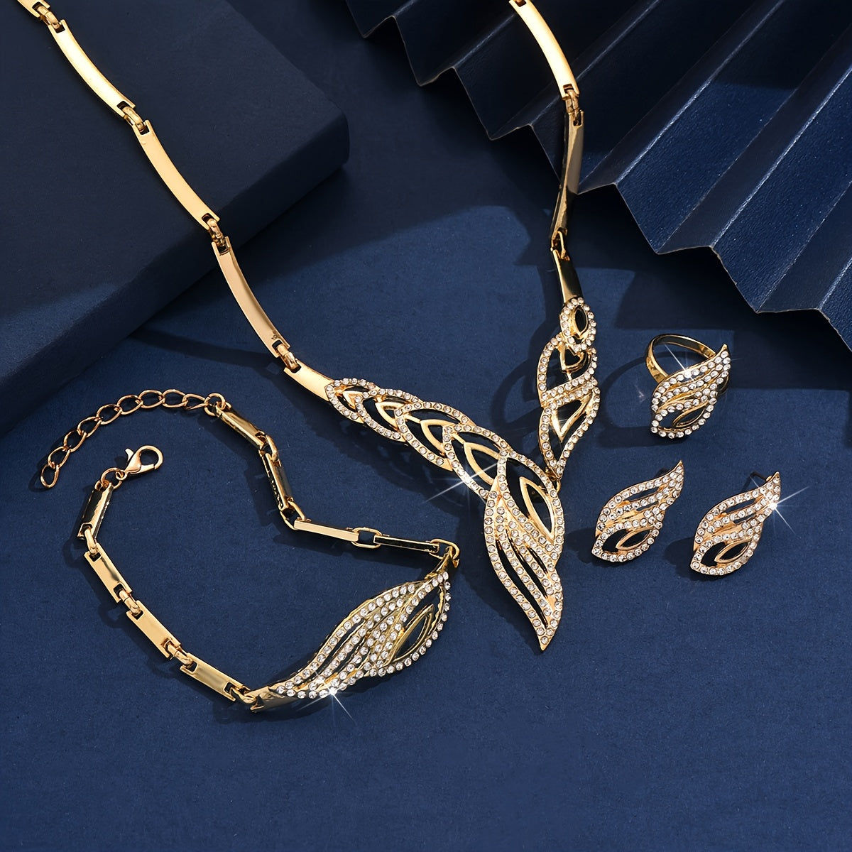 Ensemble de Bijoux Vintage pour Femmes - Collier, Boucles d’Oreilles et Bracelet   OAXG Golden Color