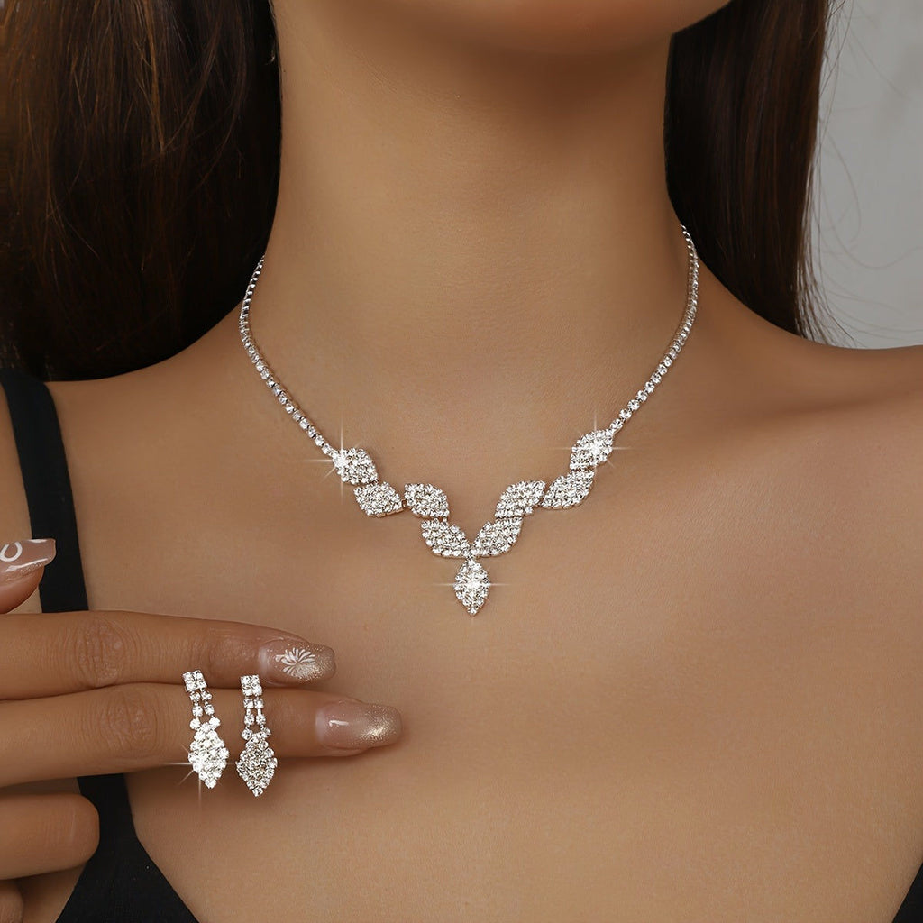 Ensemble Élégant de Collier et Boucles d'Oreilles en Strass - AJFKKFJ   OAXG Silvery