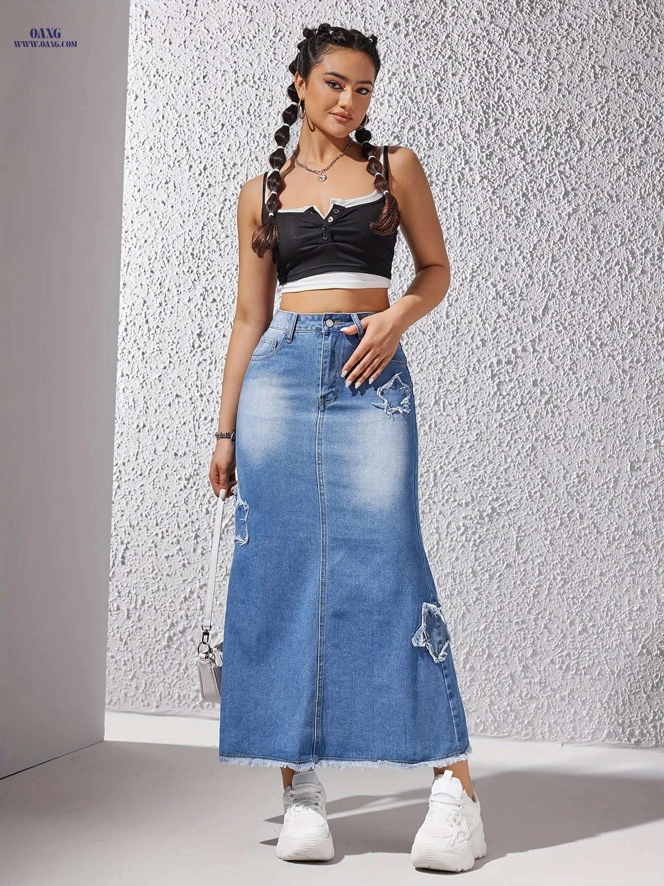 Fashionable Denim Skirt for Women - Casual Fit with Fringe Detail   OAXG 