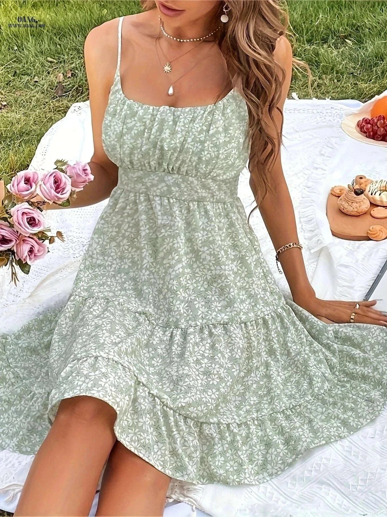 Floral Print Peplum Dress - Ruffled Hem & Spaghetti Straps   OAXG Color of Navy blue / S