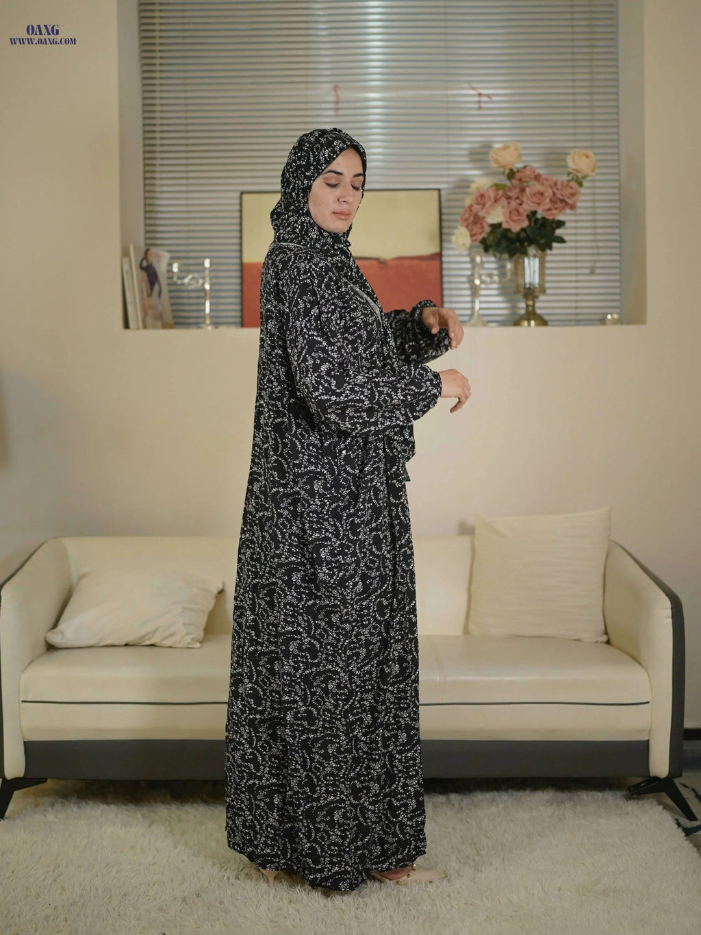 HAJIB Women's Traditional Hijab - Black & White Floral Print, Zipper Closure   OAXG Multicolor / One-size