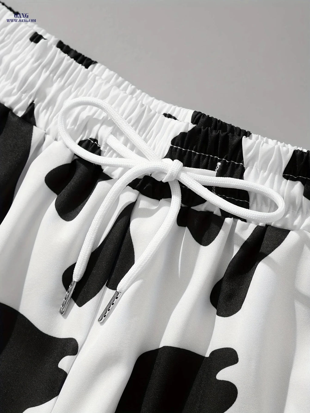 Men's Casual Beach Shorts - Unique Black & White Drawstring Design   OAXG 