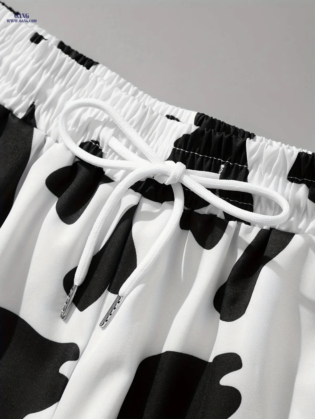 Men's Casual Beach Shorts - Unique Black & White Drawstring Design   OAXG 