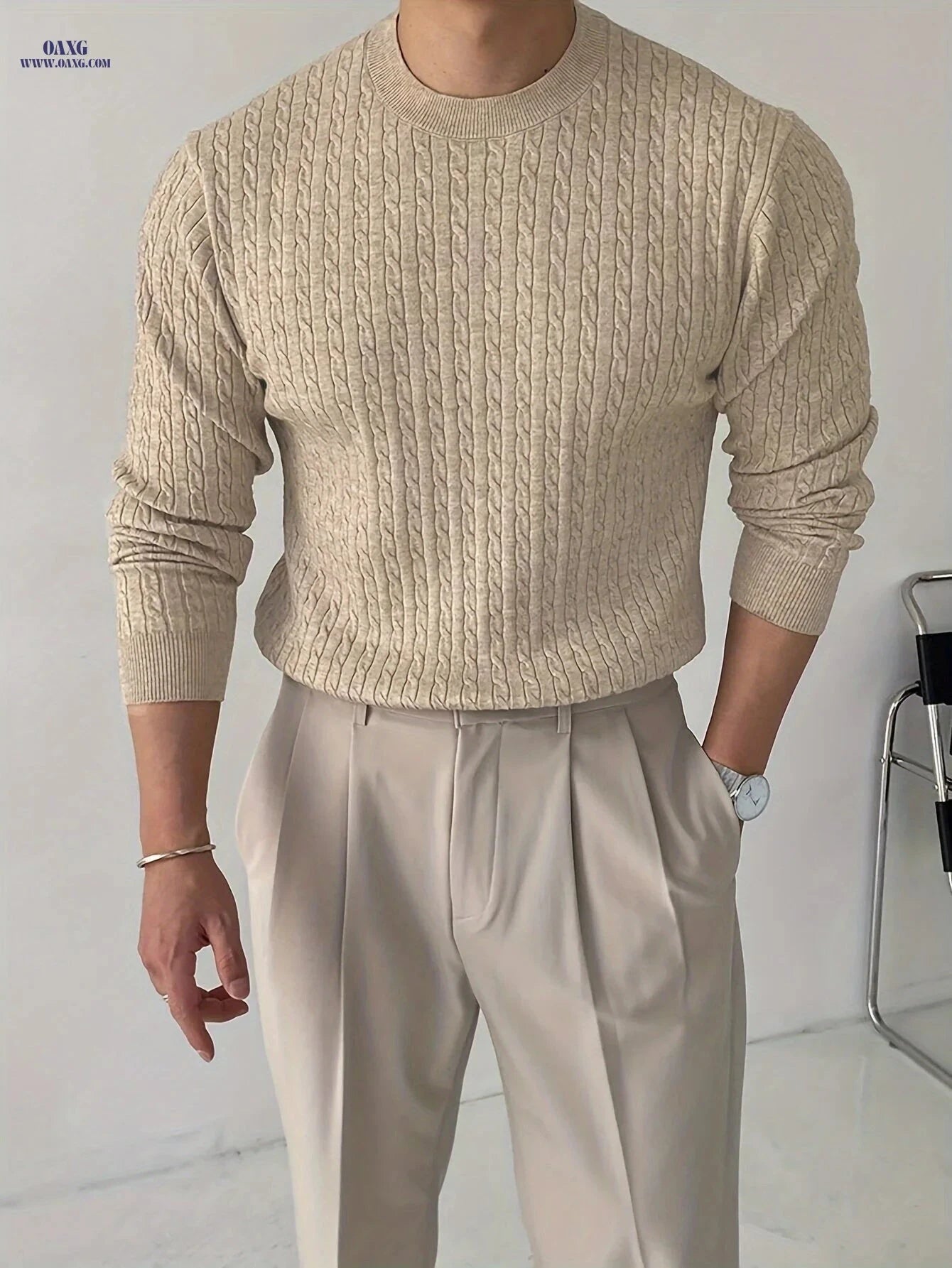 Men's Fitted Round Neck Cable Knit Sweater - Casual and Stylish   OAXG 