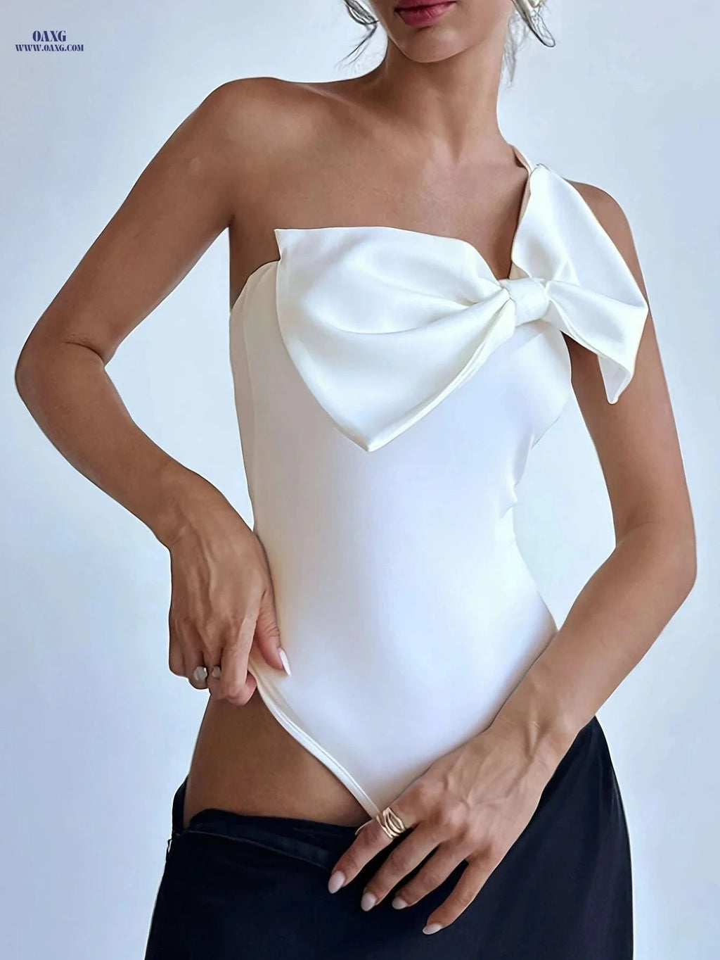 One-Shoulder Fitted Bodysuit with Large Bow - Sexy Knit Design   OAXG 
