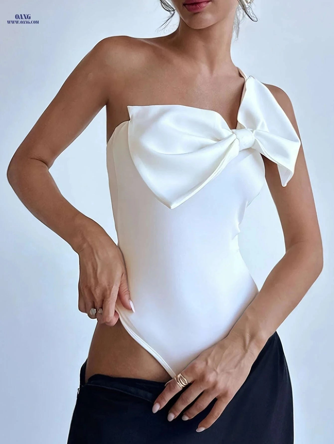 One-Shoulder Fitted Bodysuit with Large Bow - Sexy Knit Design   OAXG 