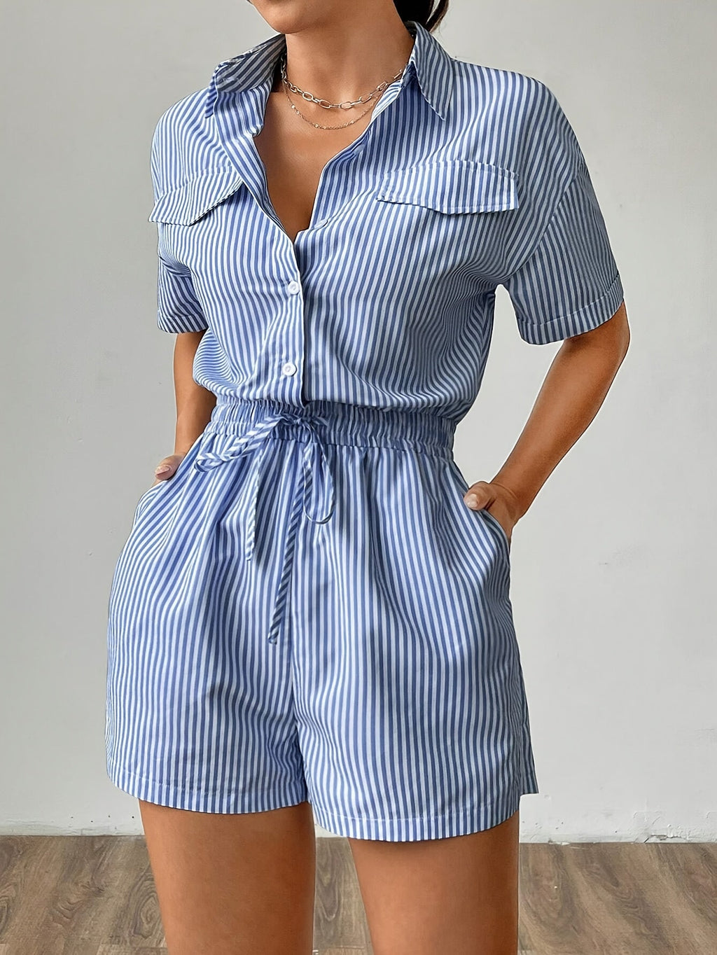 Striped Short-Sleeve Jumpsuit - Fitted Waist, Perfect for Summer   OAXG 