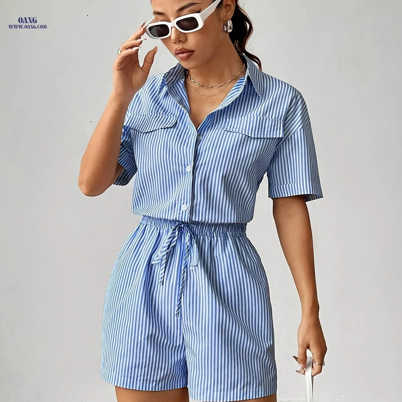 Striped Short-Sleeve Jumpsuit - Fitted Waist, Perfect for Summer   OAXG 