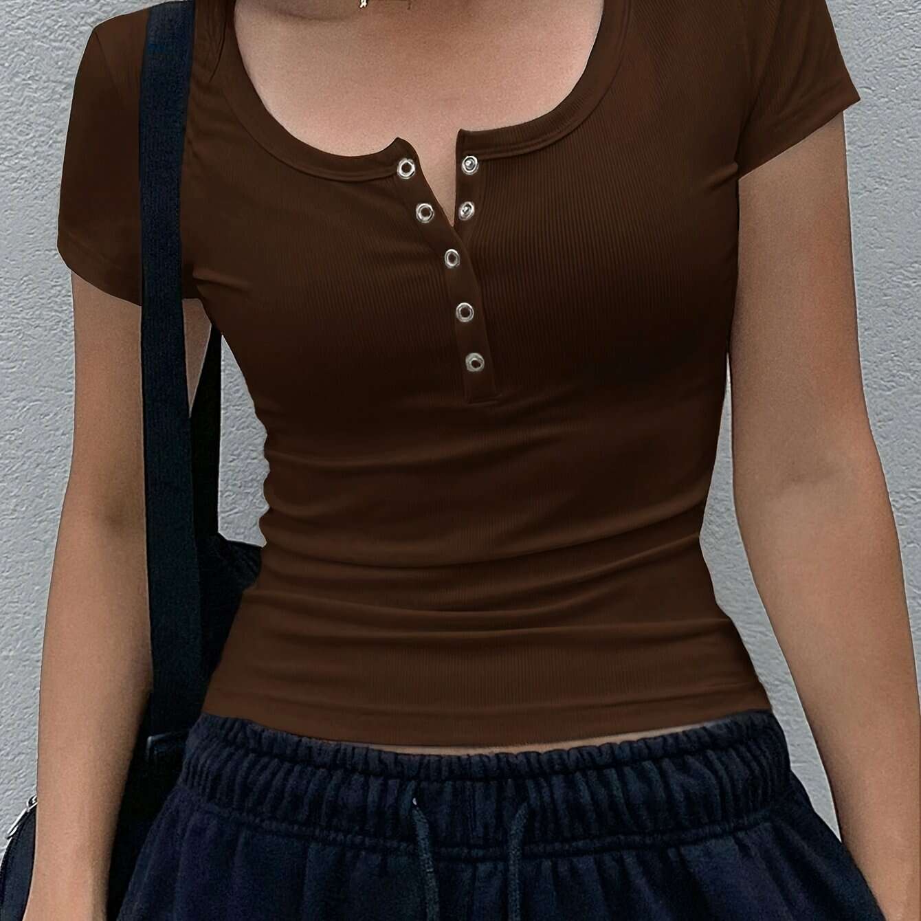 Stylish Women's Beige Short Sleeve Crop Top - Perfect for Summer Casual   OAXG 