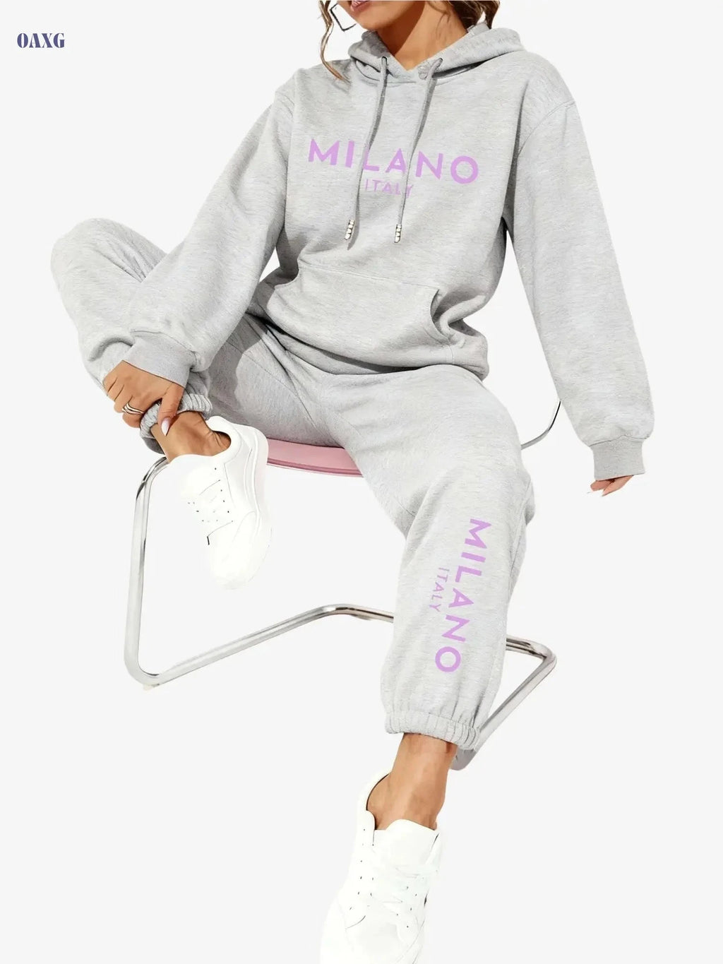 Trendy Women’s Hooded Sweatshirt Outfit - Long Sleeve & Drawstring   OAXG 