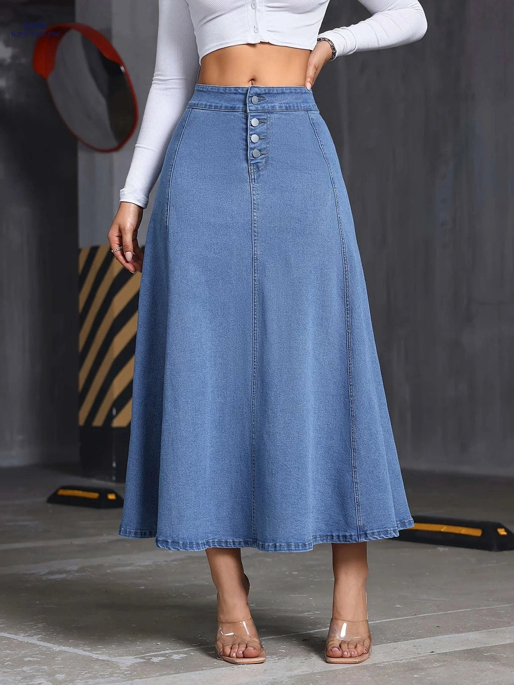Versatile Women's Denim Skirt - Comfortable Midi Style with Button Design   OAXG 