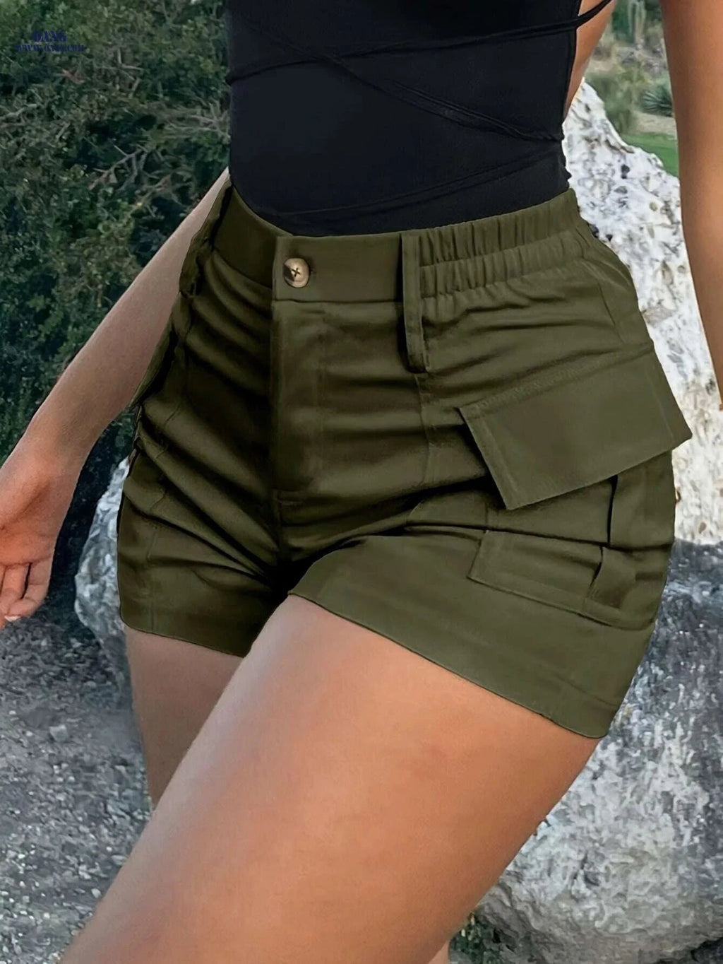 Women's Black High-Waisted Cargo Shorts - Lightweight & Casual Style   OAXG 