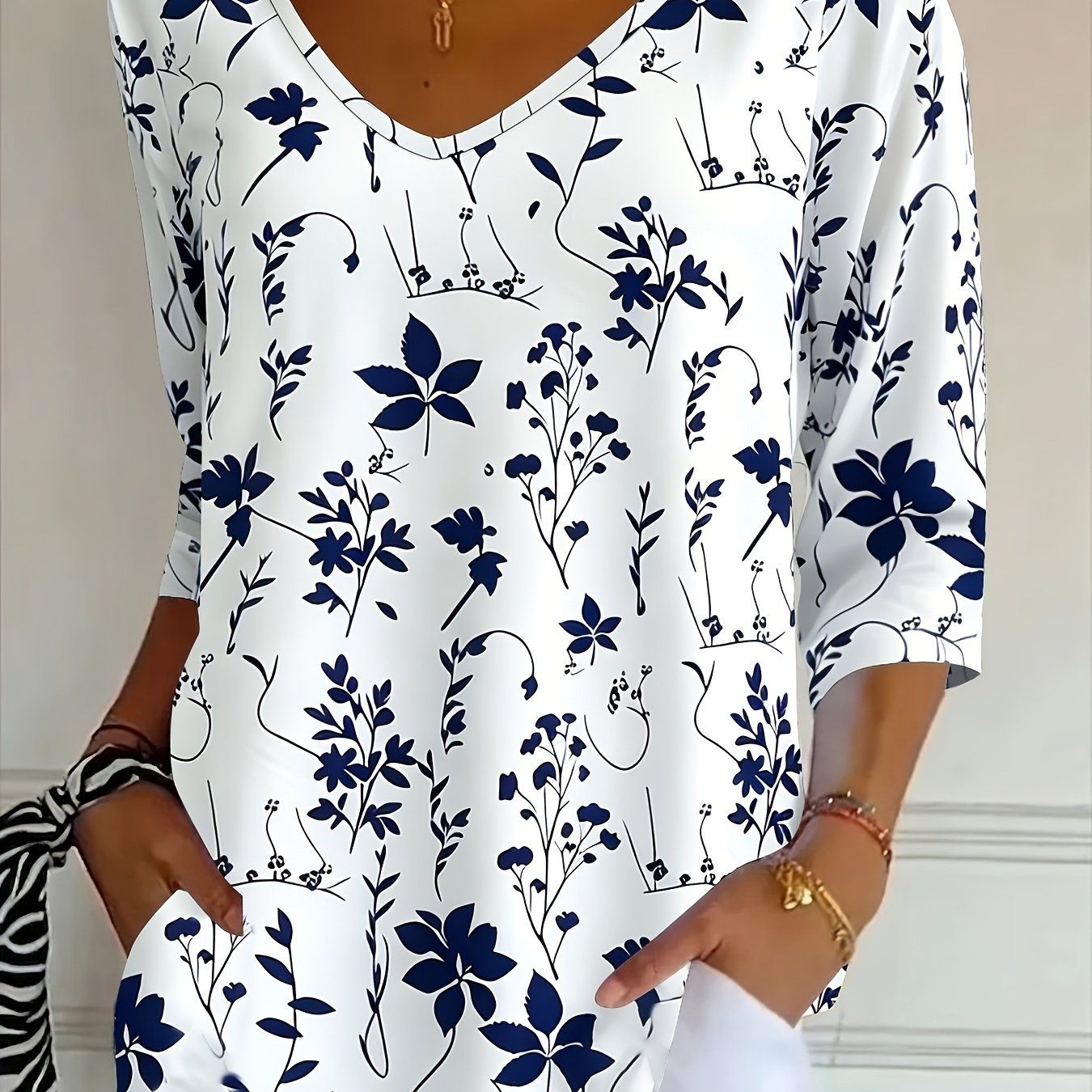 Women's Casual Fashion Holiday Regular Fit Floral All-Over Print Three-Quarter Sleeve V-Neck T-Shirt Top   OAXG White / S