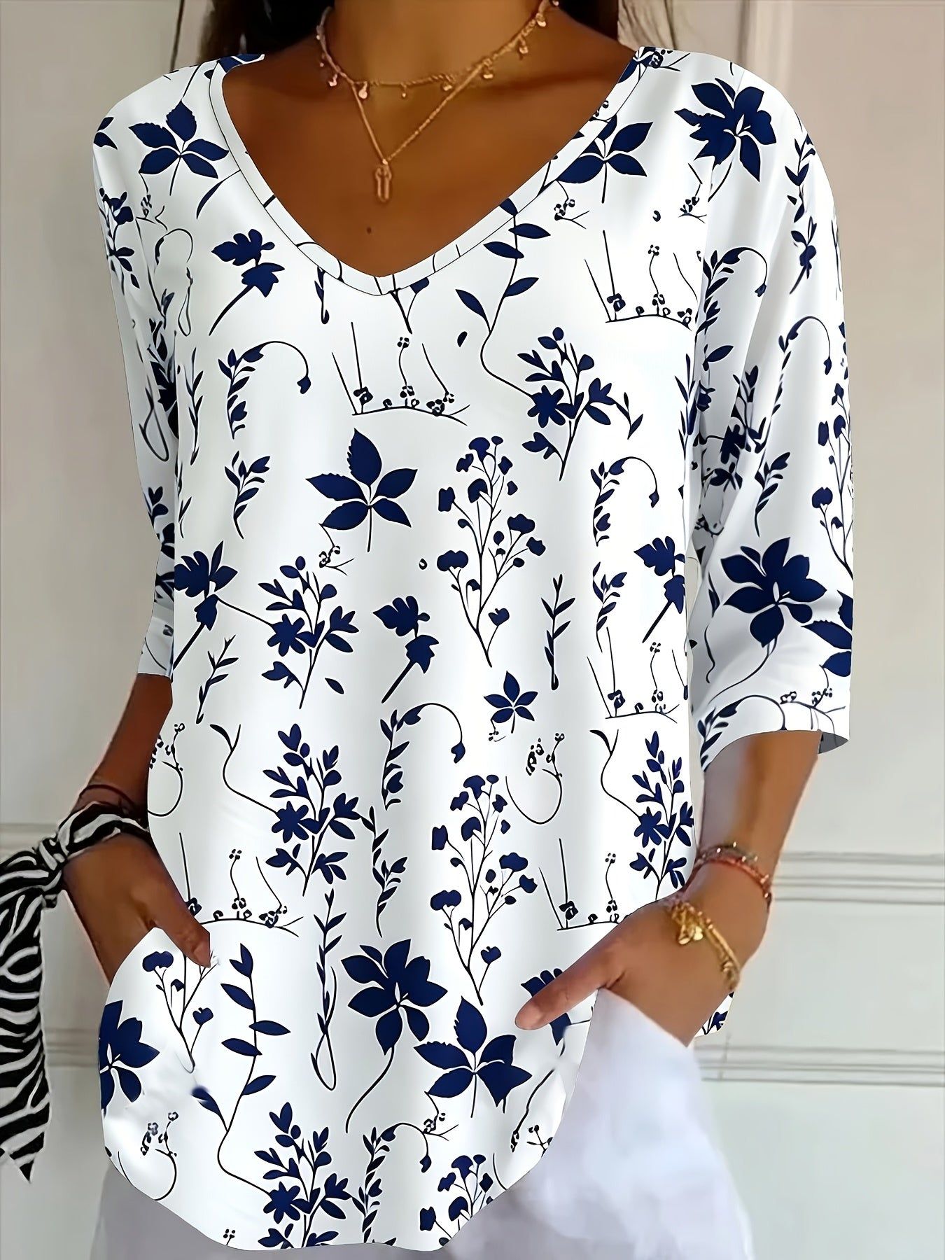 Women's Casual Fashion Holiday Regular Fit Floral All-Over Print Three-Quarter Sleeve V-Neck T-Shirt Top   OAXG White / S