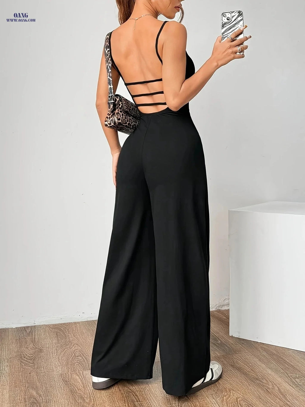Women's Casual Sleeveless Jumpsuit - Elegant Halter Neck Design   OAXG 
