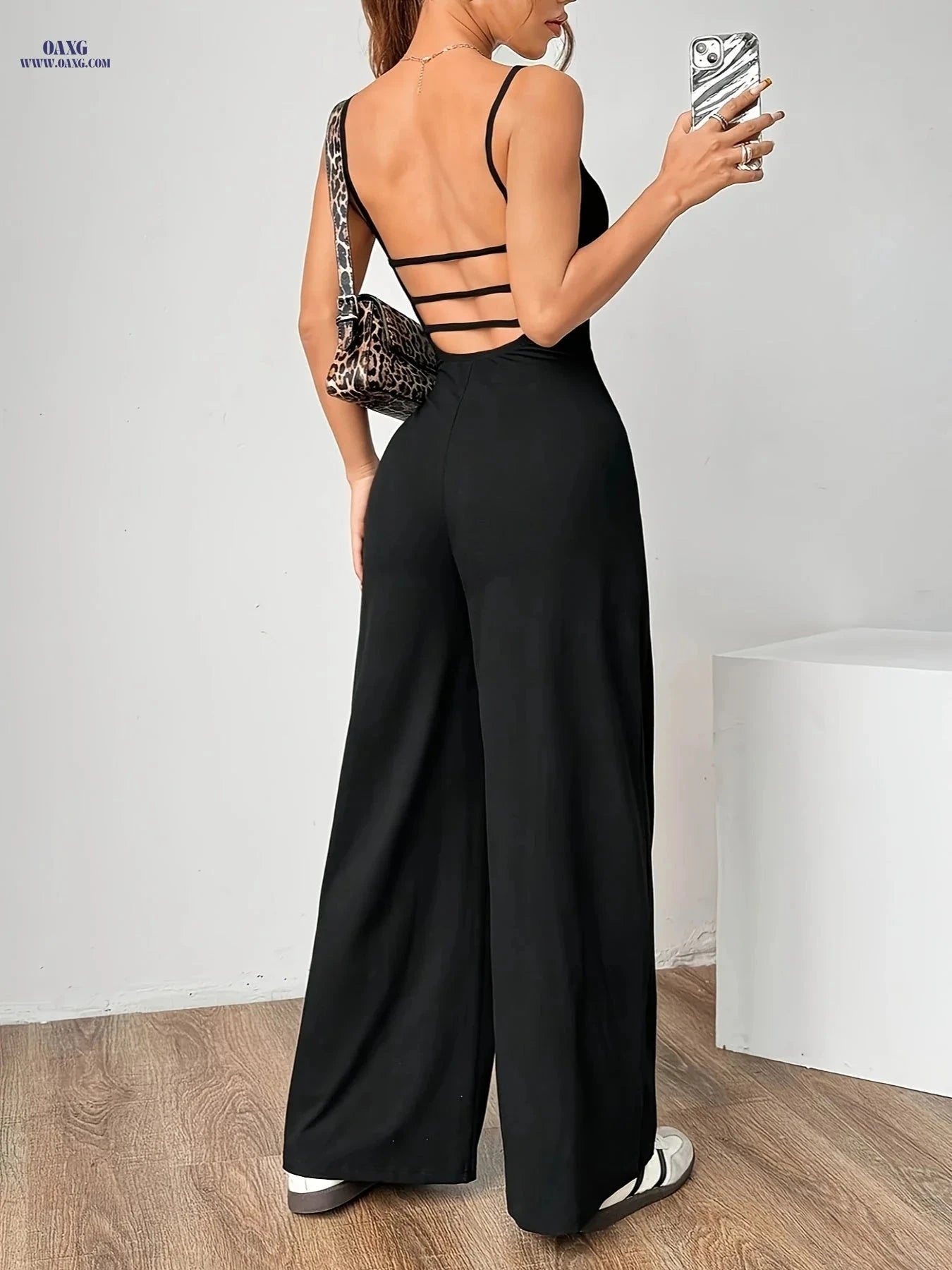 Women's Casual Sleeveless Jumpsuit - Elegant Halter Neck Design   OAXG 