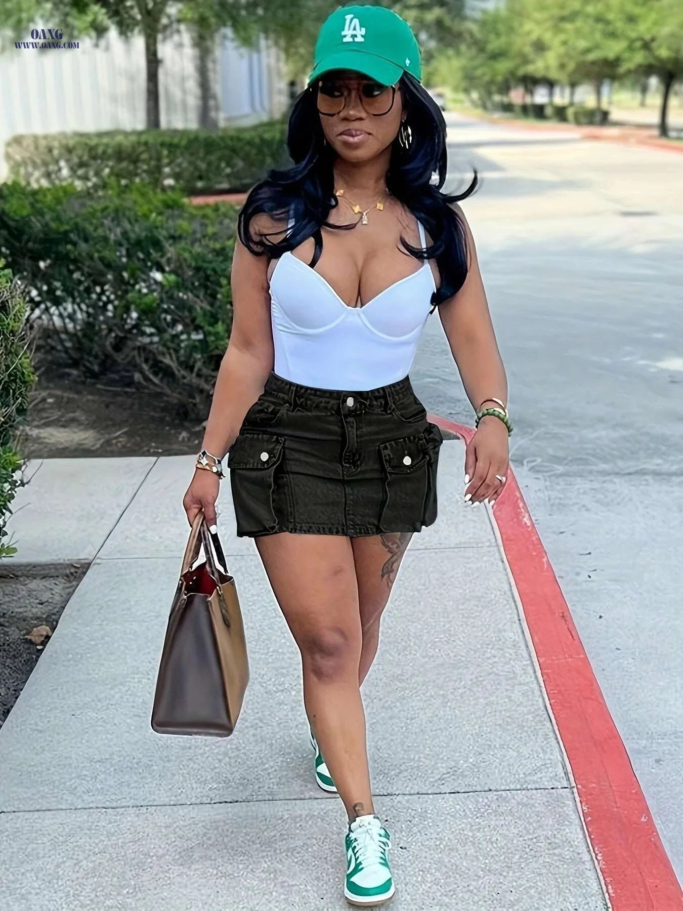 Women's Cute Button Denim Mini Skirt - Low Waist with Pockets   OAXG 