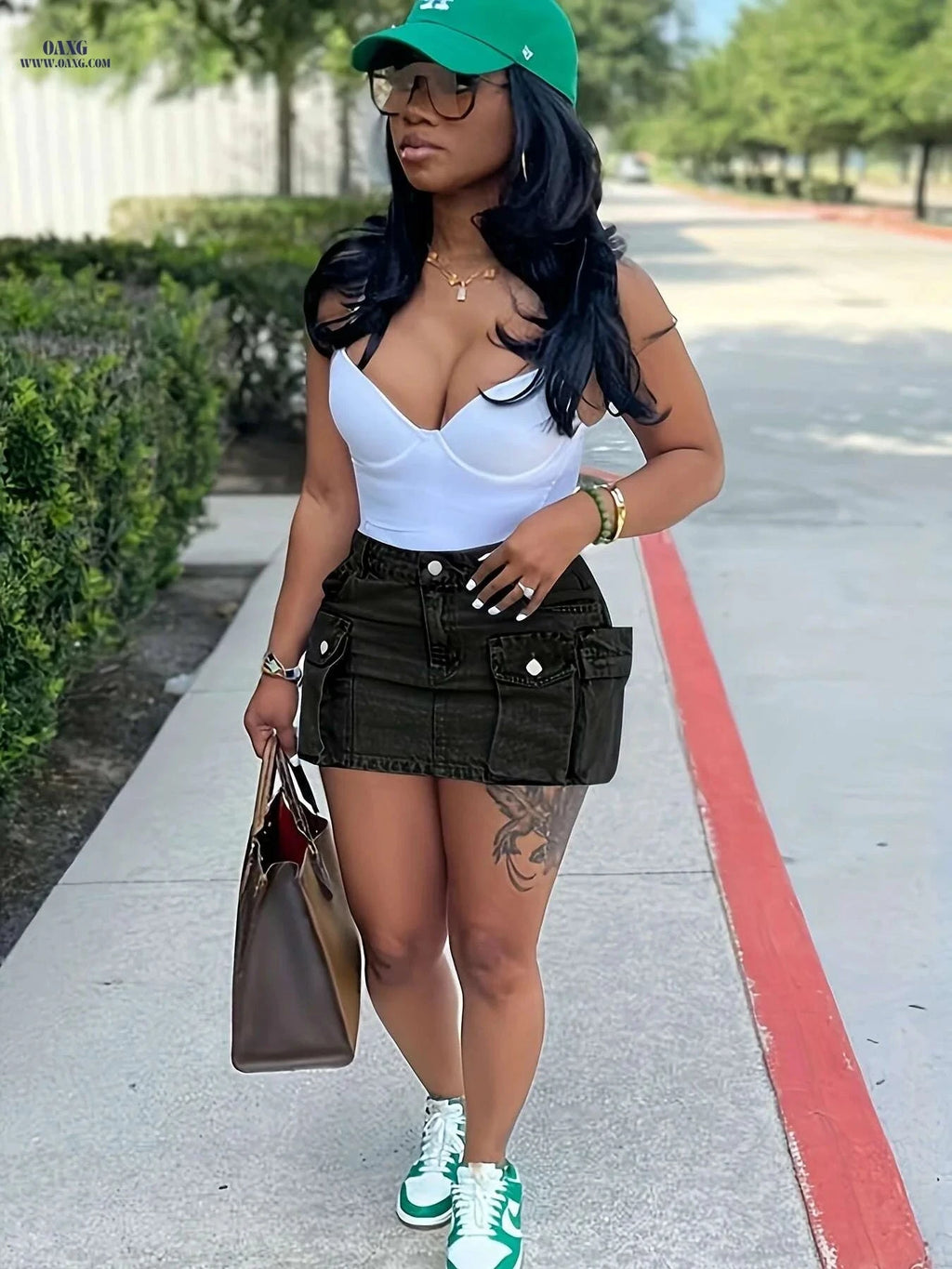 Women's Cute Button Denim Mini Skirt - Low Waist with Pockets   OAXG 